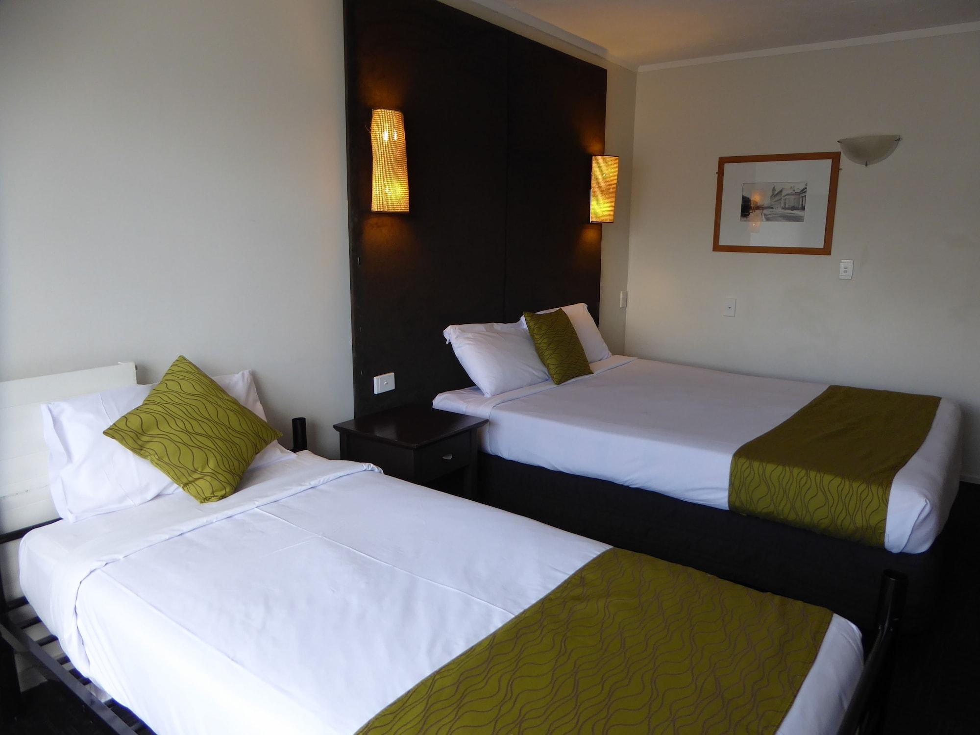 Four Canoes Hotel Роторуа Экстерьер фото