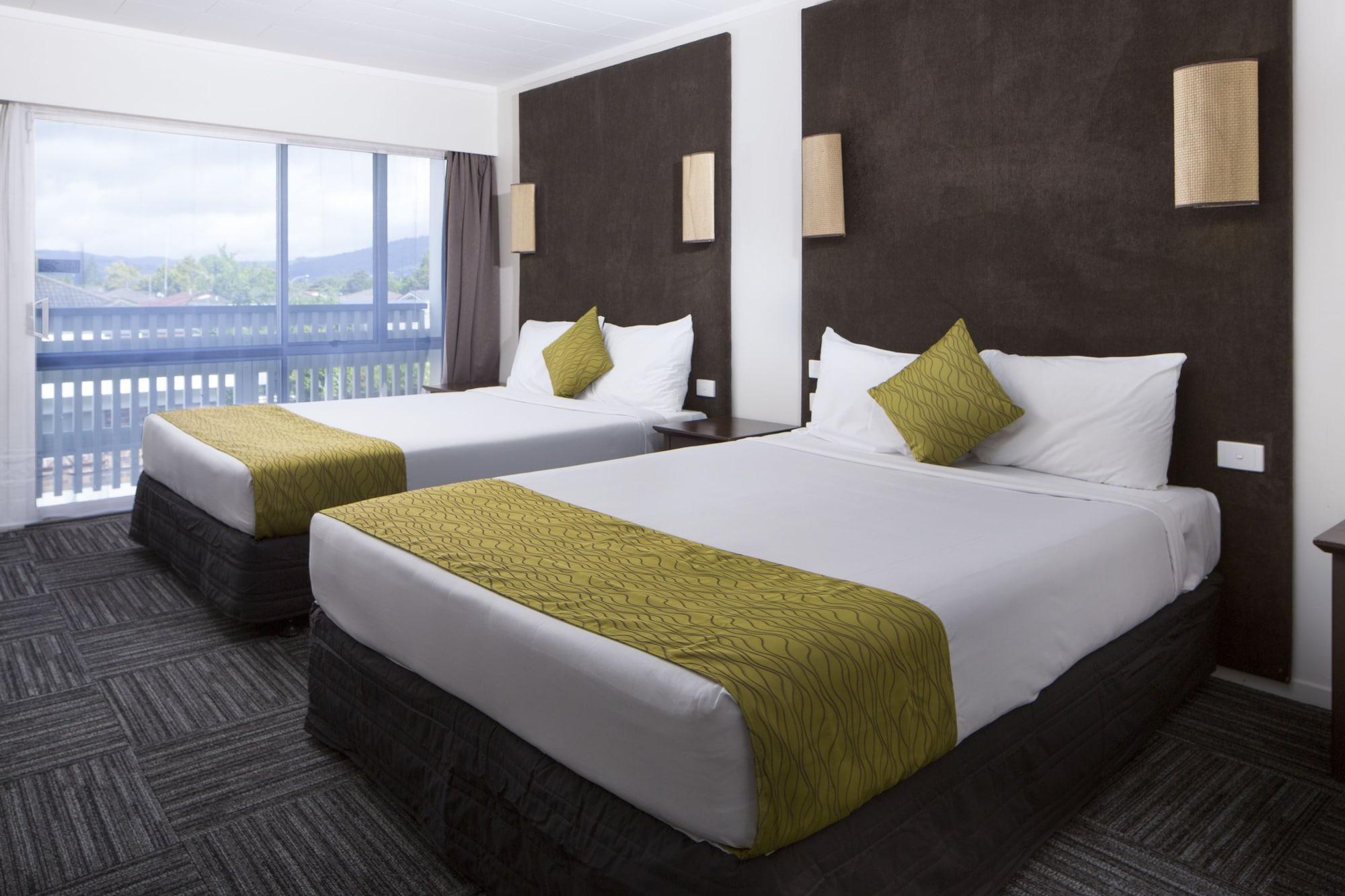 Four Canoes Hotel Роторуа Экстерьер фото