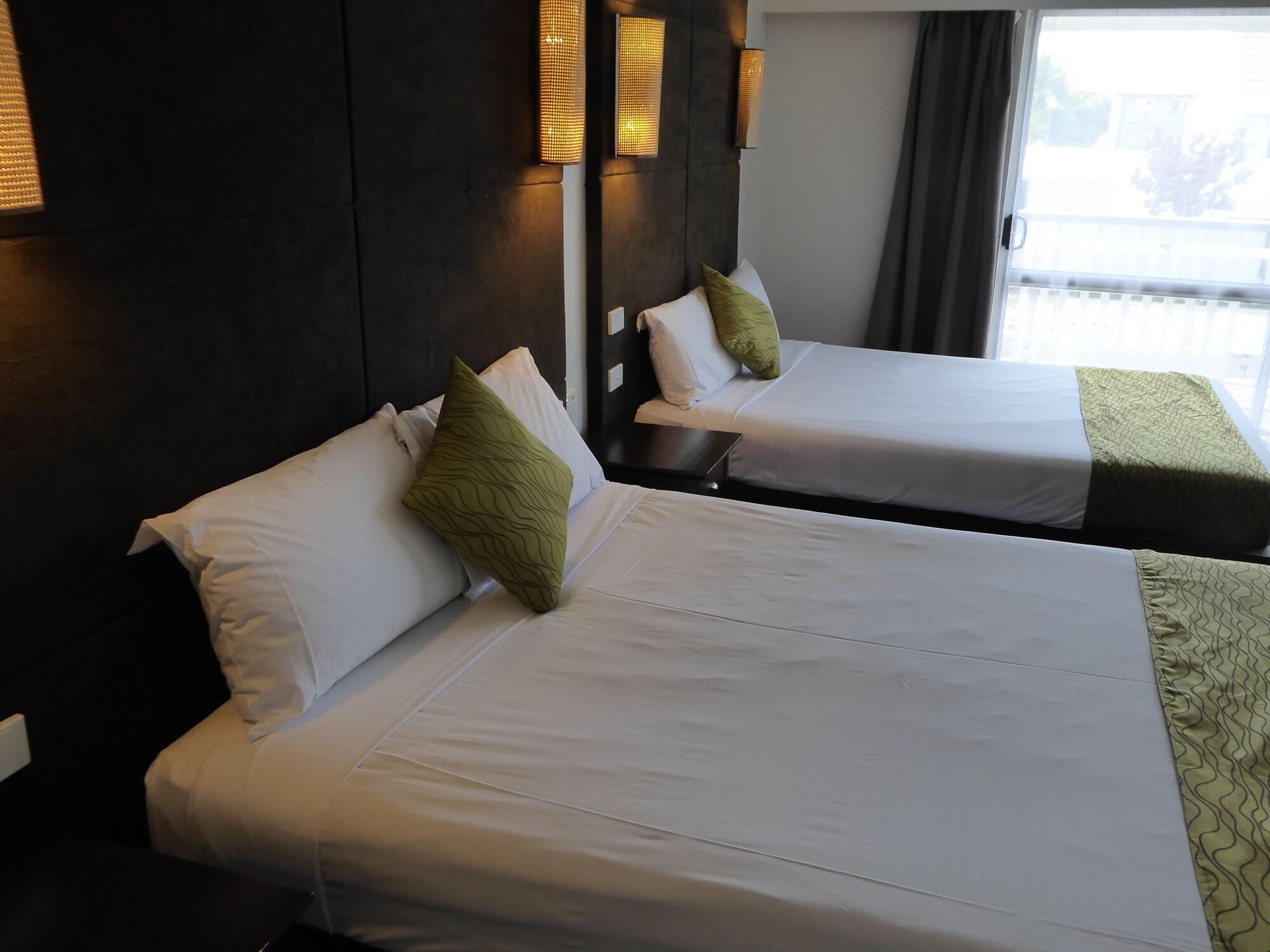 Four Canoes Hotel Роторуа Экстерьер фото