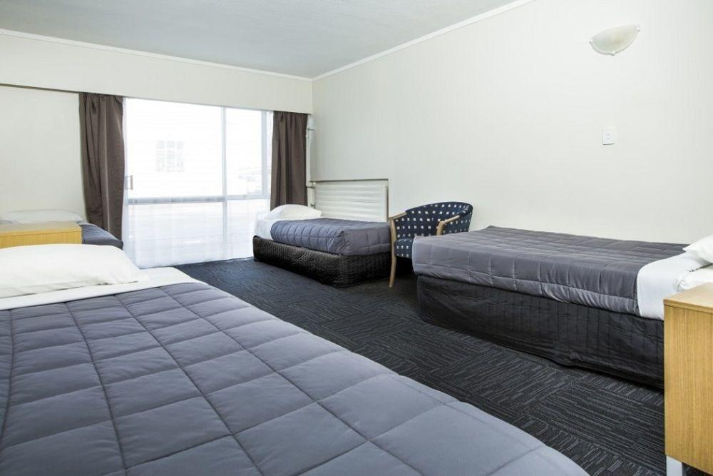 Four Canoes Hotel Роторуа Экстерьер фото