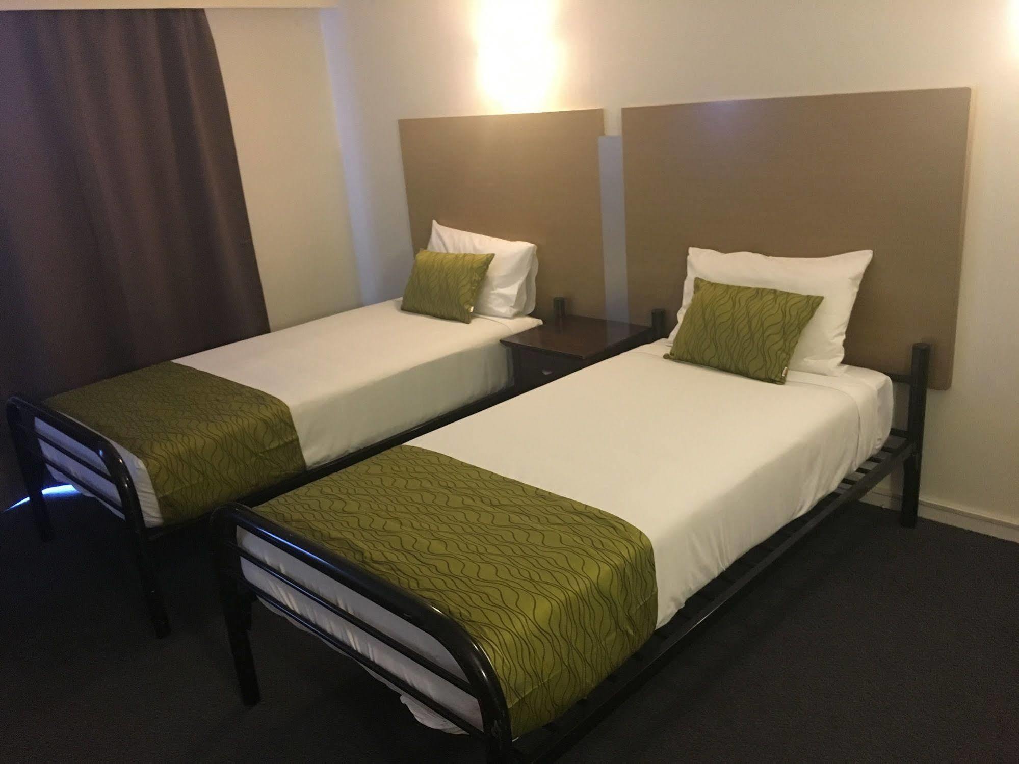 Four Canoes Hotel Роторуа Экстерьер фото