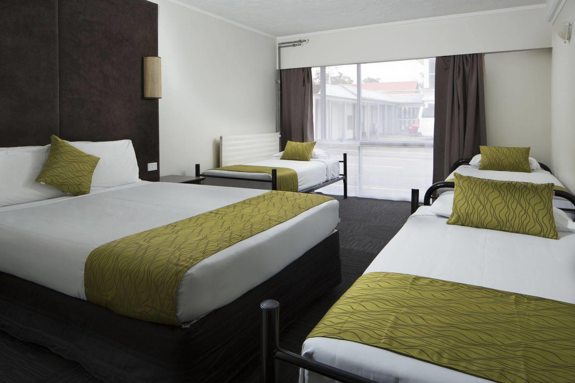 Four Canoes Hotel Роторуа Экстерьер фото