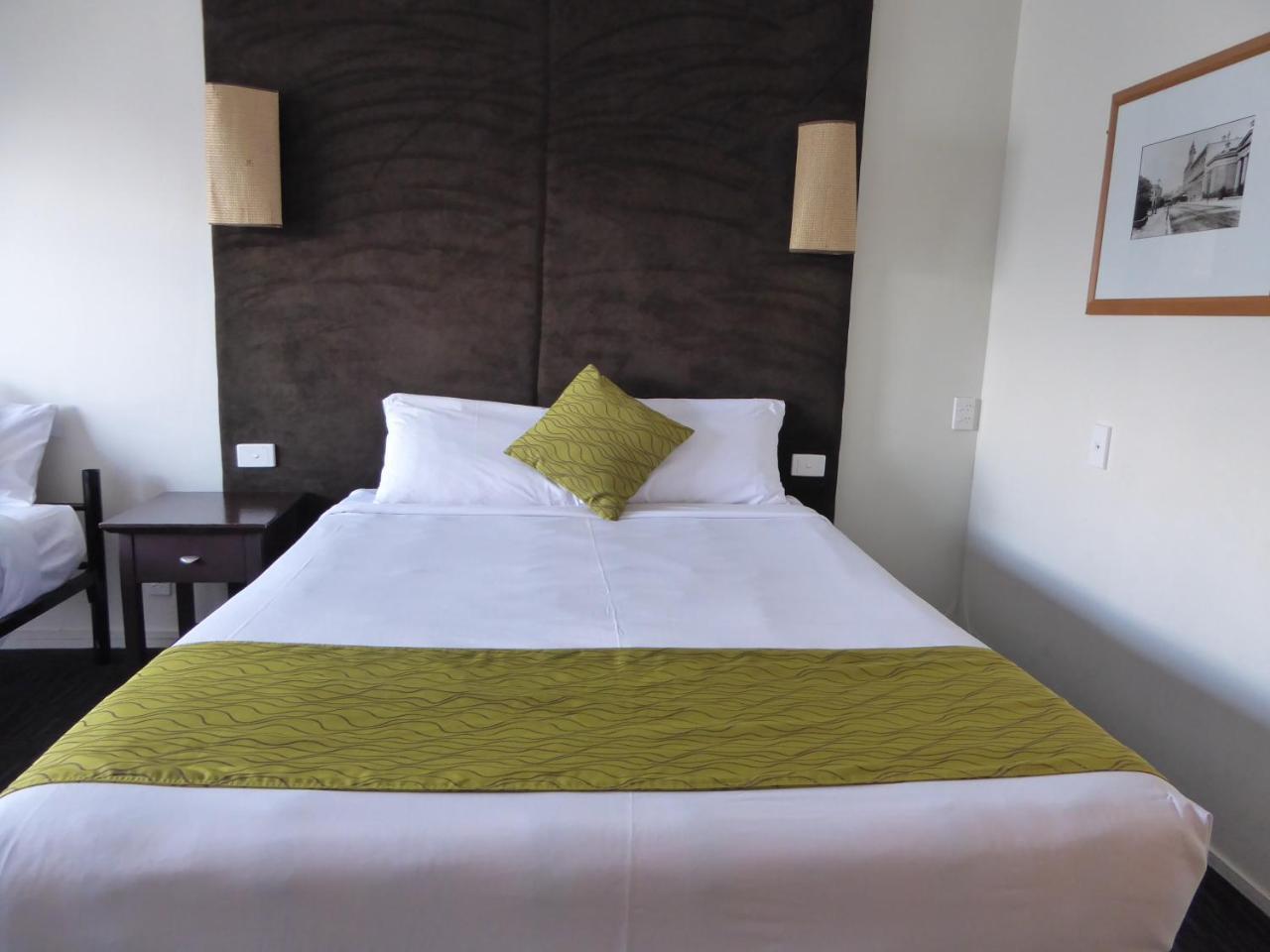 Four Canoes Hotel Роторуа Экстерьер фото