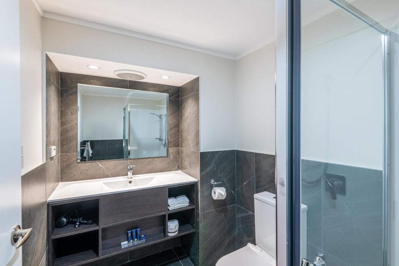 Four Canoes Hotel Роторуа Экстерьер фото